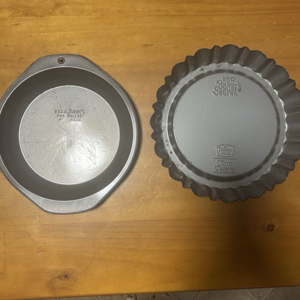 Ekco bakers secret Duncan Hines pie/cake pan & Ekco bakers secret pie pan M310